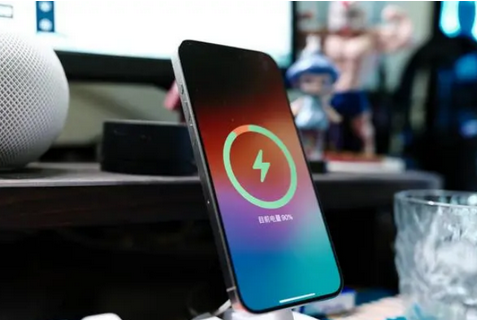 彰武苹果15换屏服务分享用什么充电器给iPhone15充电更好 